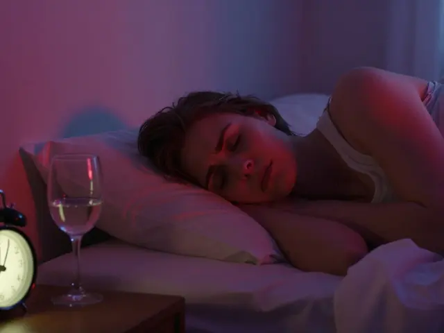 Proč nepít alkohol před spaním? Co se stane s vaším tělem, když pijete před ložem